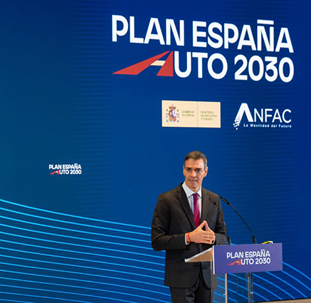 Mariano Hoya asiste a la presentación del Plan Auto 2030, fundamental para el sector automovilístico